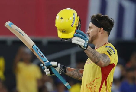 ৫ চার ৯ ছক্কায় ডু প্লেসির ঝড়ো সেঞ্চুরি