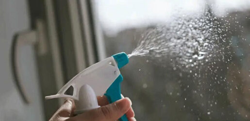 জানালা ও আসবাব থেকে সহজেই দাগ তুলবেন যেভাবে