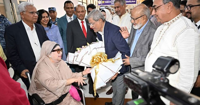 নেতাকর্মীদের ভালোবাসায় সিক্ত খালেদা জিয়া, দেখুন ছবিতে