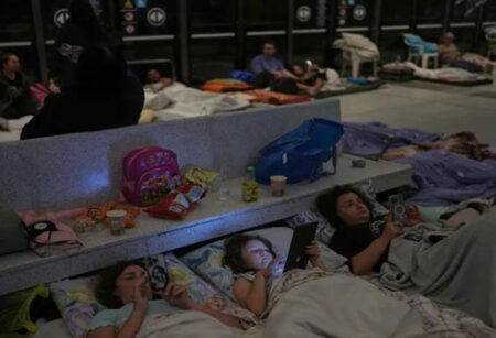 ইরানের হামলার ভয়ে কাঁথা-বালিশ নিয়ে আশ্রয়কেন্দ্রে লুকিয়েছেন ইসরাইলিরা, দেখুন ছবিতে