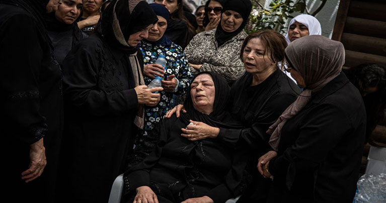 ইরানের হামলায় ইসরাইলে কান্নার রোল, দেখুন ছবিতে