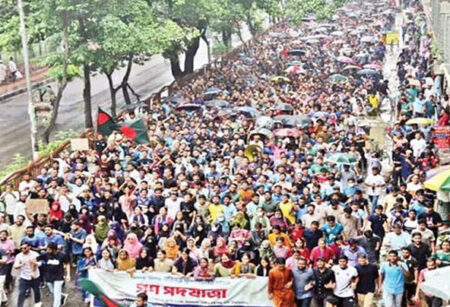 বিক্ষোভে উত্তাল ছিল ক্যাম্পাস