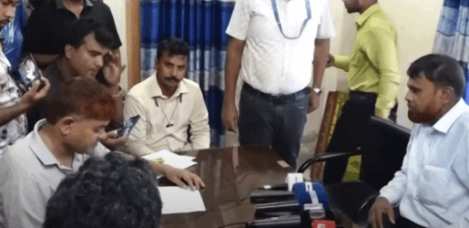 ব্যাংকে তাণ্ডব চালালো এক আওয়ামী লীগ নেতা!