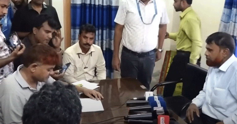 ব্যাংকে তাণ্ডব চালালো এক আওয়ামী লীগ নেতা!