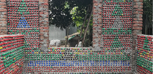 ফেলে দেওয়া প্লাস্টিক বোতল দিয়ে বাড়ি বানাচ্ছেন শরীয়তপুরের ইমান