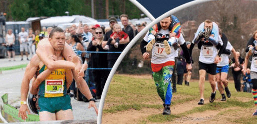 ভালোবাসার পরীক্ষা দিতে স্ত্রীকে কাঁধে নিয়ে দৌড়াতে হয় স্বামীকে