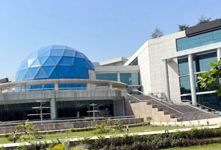 দেশের সর্ববৃহৎ নভোথিয়েটারের বিদ্যুৎ বিলও উঠছে না