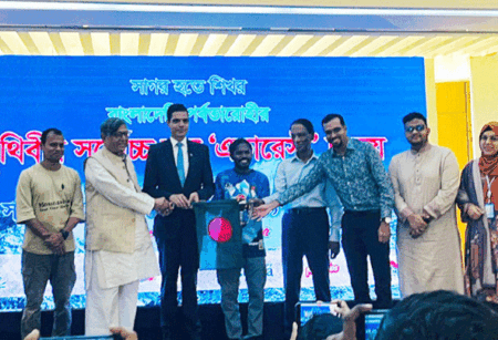 শাকিলের এভারেস্ট জয়ের গল্প ও পতাকা প্রত্যর্পণ