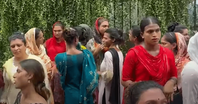 রক্ত দিতে ছুটে এলেন তৃতীয় লিঙ্গের শতাধিক মানুষ