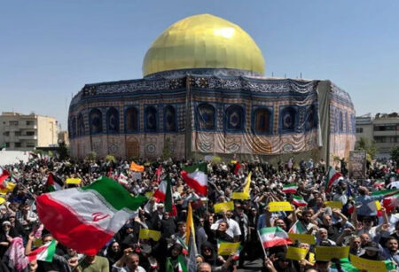 ইরানের রাস্তায় লাখো মানুষের ঢল, দেখুন ছবিতে