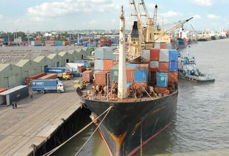 সেবার সমন্বয়-প্রযুক্তিনির্ভর বন্দর চান ব্যবসায়ীরা