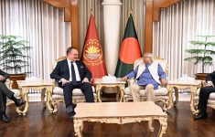 ড. ইউনূসের সঙ্গে মার্কিন রাষ্ট্রদূত ক্রিস্টেনসেনের সাক্ষাৎ