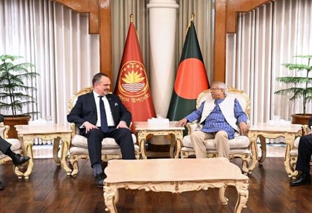 ড. ইউনূসের সঙ্গে মার্কিন রাষ্ট্রদূত ক্রিস্টেনসেনের সাক্ষাৎ