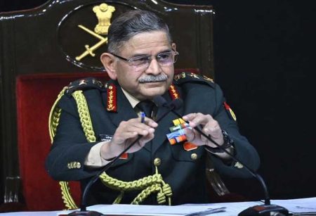 বাংলাদেশ পরিস্থিতি নিবিড়ভাবে পর্যবেক্ষণ করছি আমরা : ভারতের সেনাপ্রধান