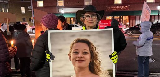 মিনিয়াপোলিসে আইসিইর গুলিতে নারীর মৃত্যু : প্রতিবাদে লাখো মানুষের বিক্ষোভ