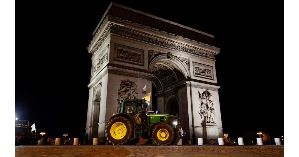 French Farmers Stage New Paris Protest Over EU-Mercosur Trade Deal