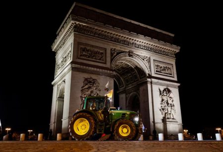 French Farmers Stage New Paris Protest Over EU-Mercosur Trade Deal