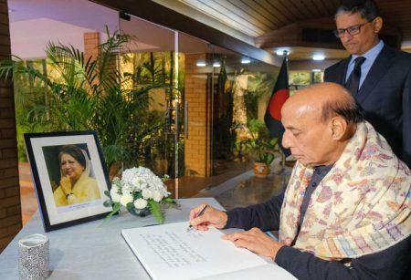 ঢাকা-নয়াদিল্লি সম্পর্ক জোরদারে খালেদা জিয়ার অবদান স্মরণীয় : রাজনাথ সিং