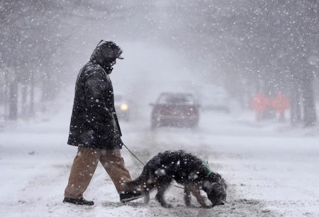 যুক্তরাষ্ট্রে ভয়ঙ্কর তুষারঝড়ে চার হাজার ফ্লাইট বাতিল, বিদ্যুৎবিচ্ছিন্ন লাখ লাখ মানুষ
