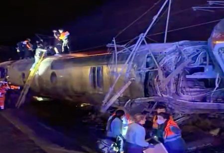 স্পেনে দুই হাইস্পিড ট্রেনের সংঘর্ষ, নিহত ৩৯