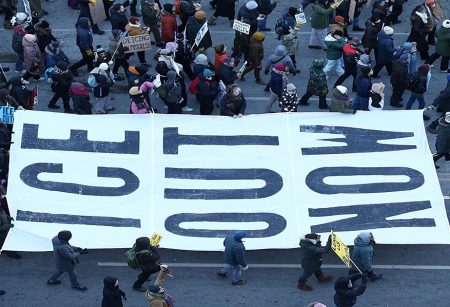 আইস বিলুপ্তির দাবিতে যুক্তরাষ্ট্রজুড়ে অবরোধ, মিনিয়াপোলিসে হাজারো মানুষের বিক্ষোভ