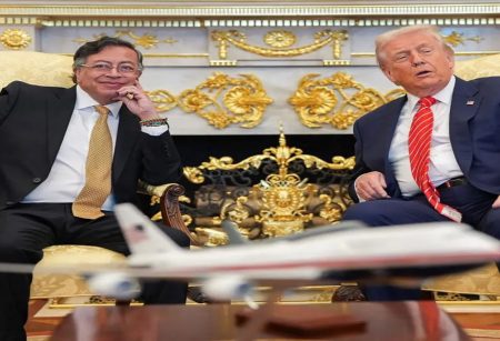 কট্টর সমালোচক কলম্বিয়ার প্রেসিডেন্ট পেত্রোর সঙ্গে হোয়াইট হাউসে বৈঠক ট্রাম্পের