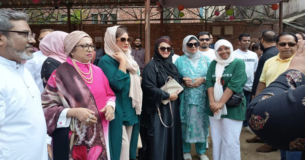 একসঙ্গে ভোট দেন ঢাকাই সিনেমার ‘তিন কন্যা’