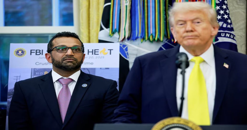 প্রেসিডেন্ট ট্রাম্পের বিরুদ্ধে তদন্ত, ১০ এফবিআই এজেন্ট বরখাস্ত