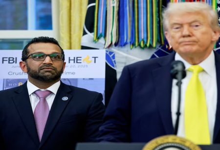 প্রেসিডেন্ট ট্রাম্পের বিরুদ্ধে তদন্ত, ১০ এফবিআই এজেন্ট বরখাস্ত