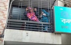 ঐতিহাসিক ৭ মার্চ : ৩২ নম্বরে ফুল দিতে এসে গ্রেপ্তার ৪