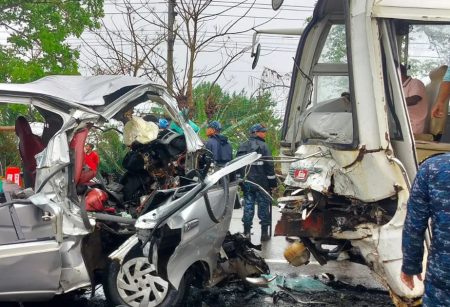 বাগেরহাটে দুর্ঘটনায় প্রাণ গেল বর-কনেসহ ১৩ জনের