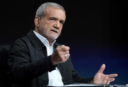 খামেনির পর ইসরায়েলের নিশানায় ইরানের প্রেসিডেন্ট পেজেশকিয়ান, তাঁর দপ্তরে হামলা