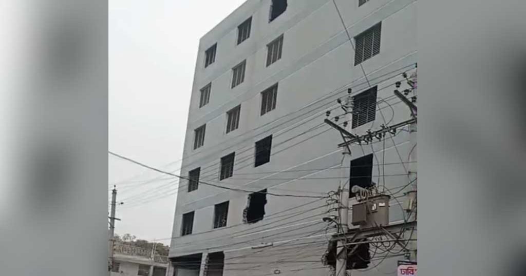 নওগাঁয় আওয়ামী লীগ কার্যালয়ে বেজেছে ঐতিহাসিক ৭ মার্চের ভাষণ