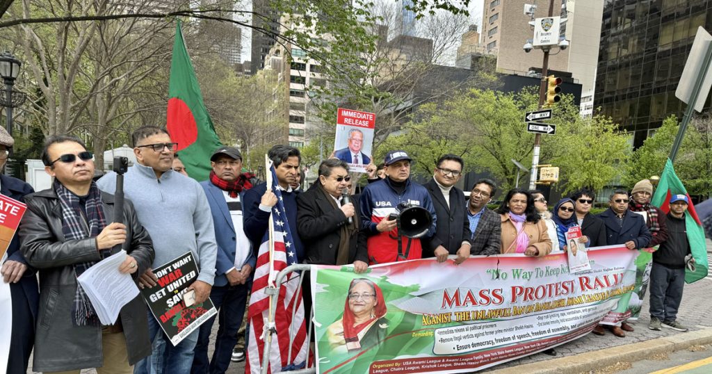 আওয়ামী লীগ নিষেধাজ্ঞার নিন্দা ও প্রতিবাদে জাতিসংঘের সামনে বিক্ষোভ