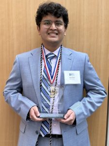 Alvi receiving award