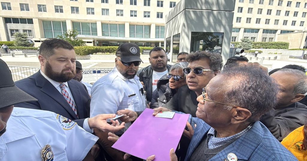 স্টেট ডিপার্টমেন্টের সামনে স্লোগান, ‘শেখ হাসিনা দ্য বেস্ট, শেখ হাসিনা দ্য গ্রেট’