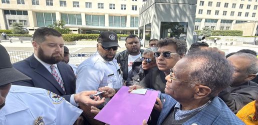 স্টেট ডিপার্টমেন্টের সামনে স্লোগান, ‘শেখ হাসিনা দ্য বেস্ট, শেখ হাসিনা দ্য গ্রেট’