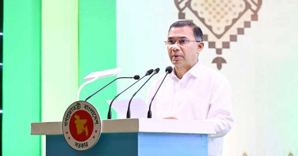 সরকারের প্রতিটি প্রতিশ্রুতি বাস্তবায়নে ভূমিকা রাখুন : ডিসিদের তারেক রহমান
