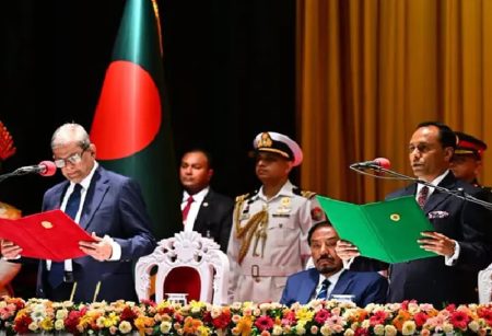 রাষ্ট্রপতি হিসেবে শপথ নিলেন মির্জা ফখরুল