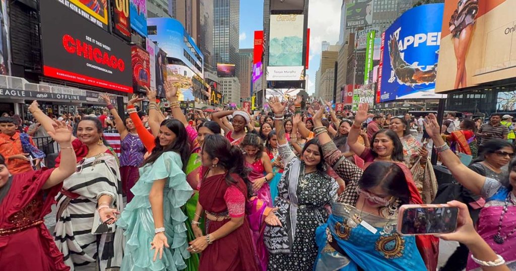 টাইমস স্কয়ারে শাড়ির প্রচার: ‘শাড়ি গোজ গ্লোবাল’