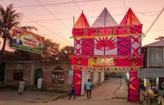 এক আঙিনায় মসজিদ-মন্দির, প্রার্থনার সুরে মিলছে সম্প্রীতির বার্তা