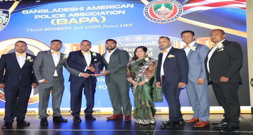 কমিউনিটি সেবায় অবদান : ফয়সাল আজিজকে বাপার সম্মাননা