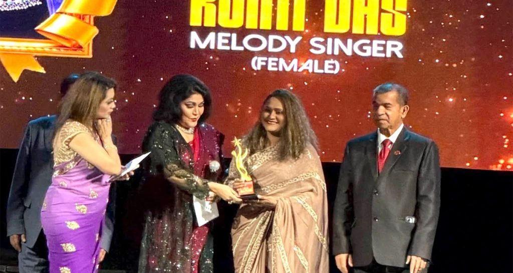 নিউইয়র্কে ঢালিউড অ্যাওয়ার্ড : ‘সেরা মেলোডি সিঙ্গার’ রন্টি দাশ